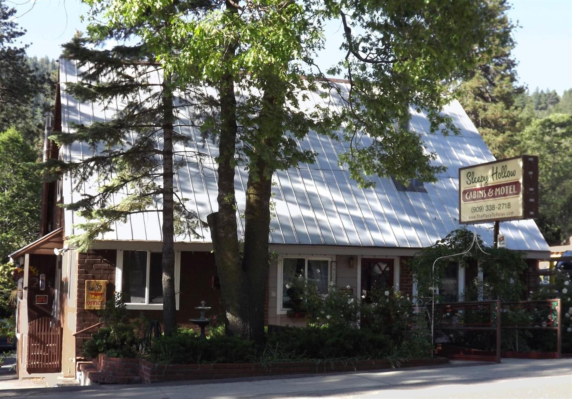Sleepy Hollow Cabins And Hotel Crestline Exterior photo